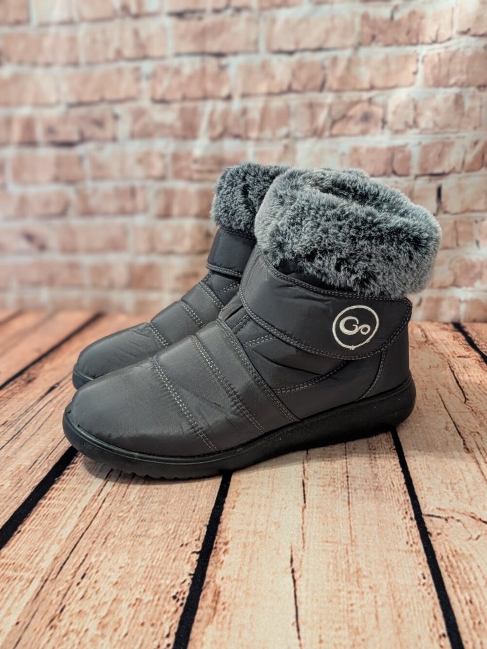 Gray Faux-Fur Winter Ankle Boot Size 40